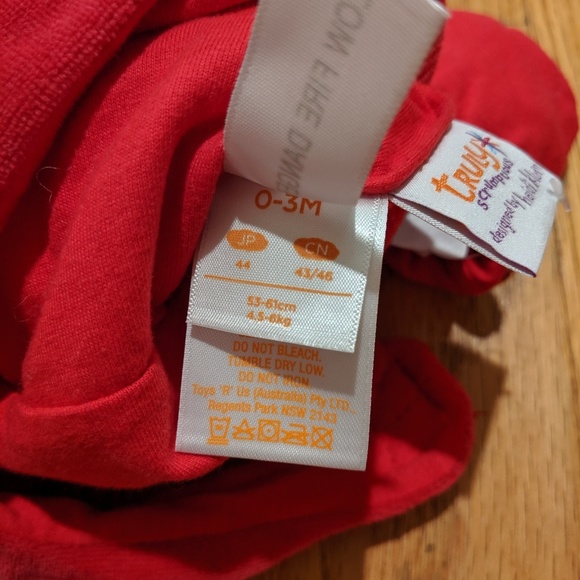 🎉BOGO Heidi Klum truly scrumptious hat & mitten - Picture 5 of 5